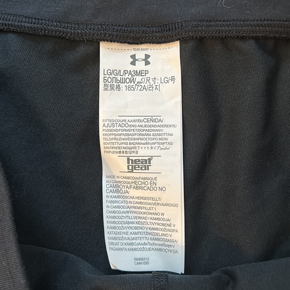 NWT! Under Armour Women’s Capri Leggings Fitted Black Large - Picture 3 of 6